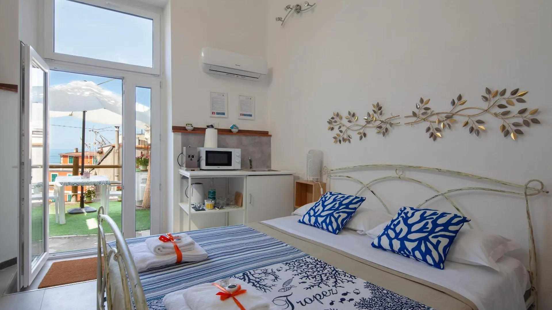 Ariel - Sea View Double Room Riomaggiore 0*,  Italy